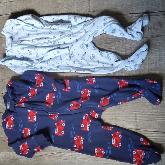 2 pack of feetie pajamas - Picture 1 of 5